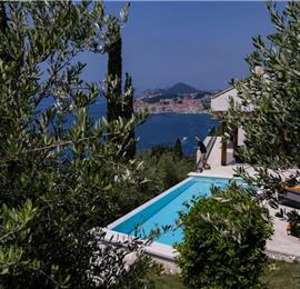 Luxury 4 Bedroom Villa with Infinity Pool, Sauna and Sea Views in Sveti Jakov, near Dubrovnik, Sleeps 8